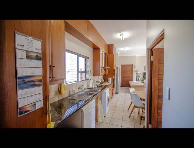 2 BEDROOM TOWNHOUSE FOR SALE IN RETIRE AT MIDSTREAM